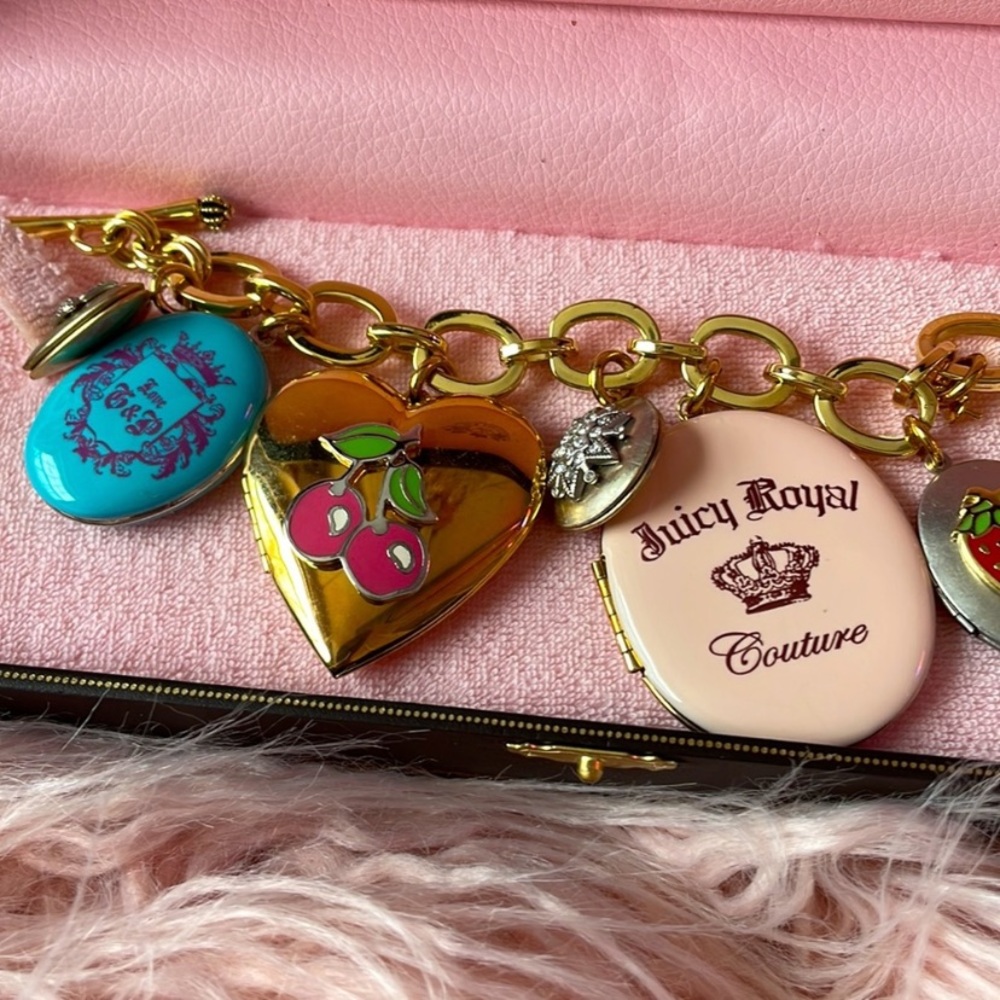 Rare hard to find Vintage juicy couture locket charm bracelet!